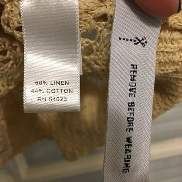 Banana Republic V neck sleeveless sweater - Picture 4 of 5